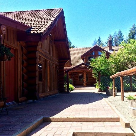 Hitching Post Resort Kelowna Extérieur photo