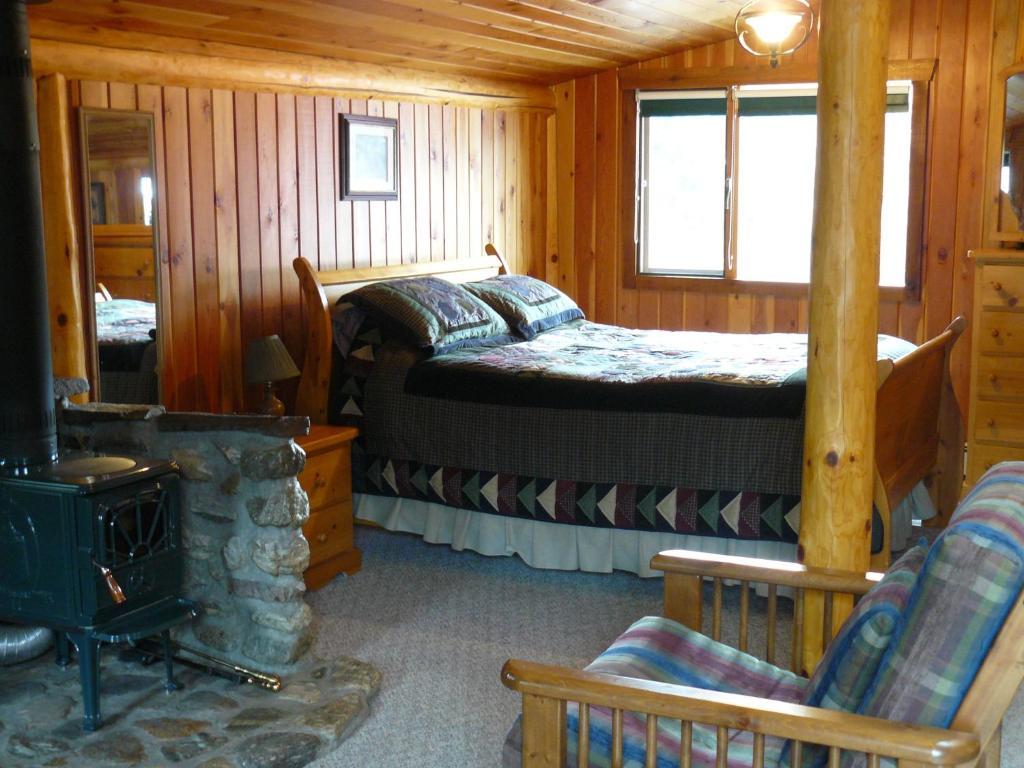 Hitching Post Resort Kelowna Chambre photo