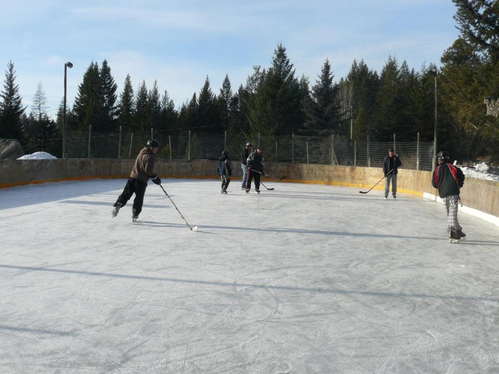 Hitching Post Resort Kelowna Extérieur photo