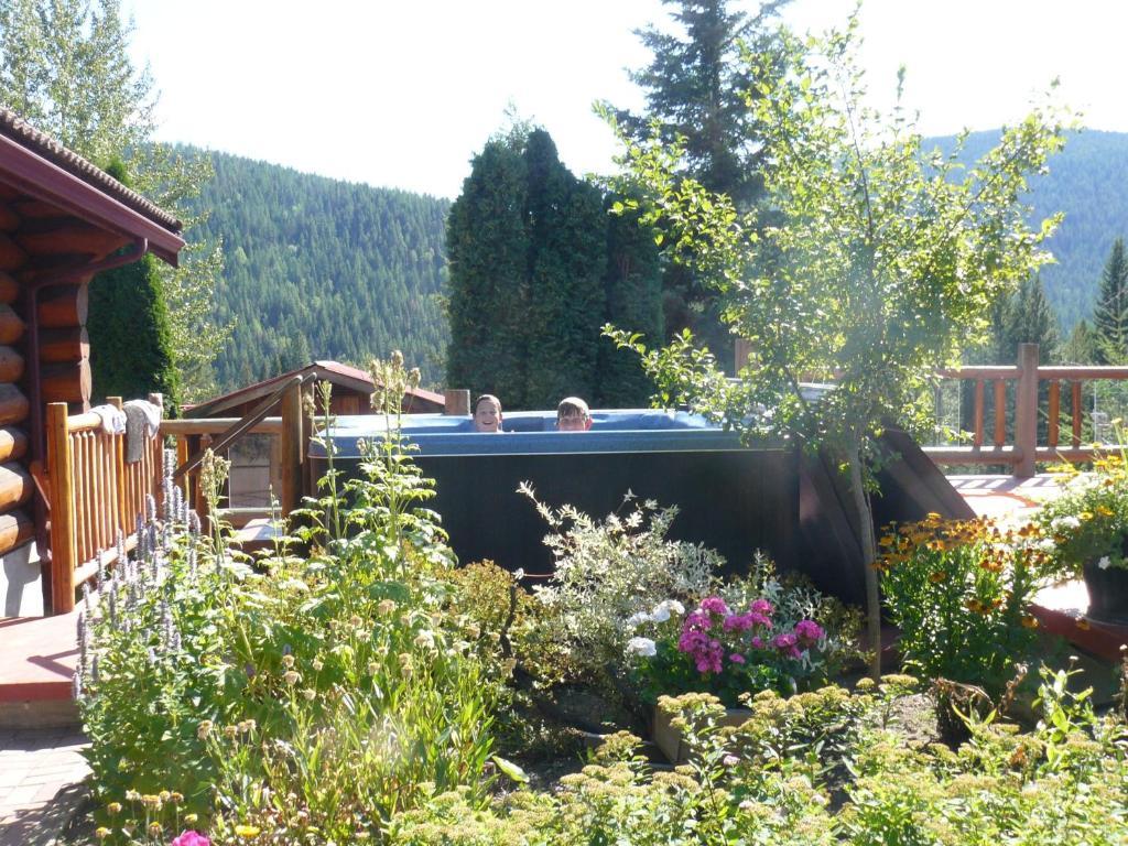 Hitching Post Resort Kelowna Extérieur photo