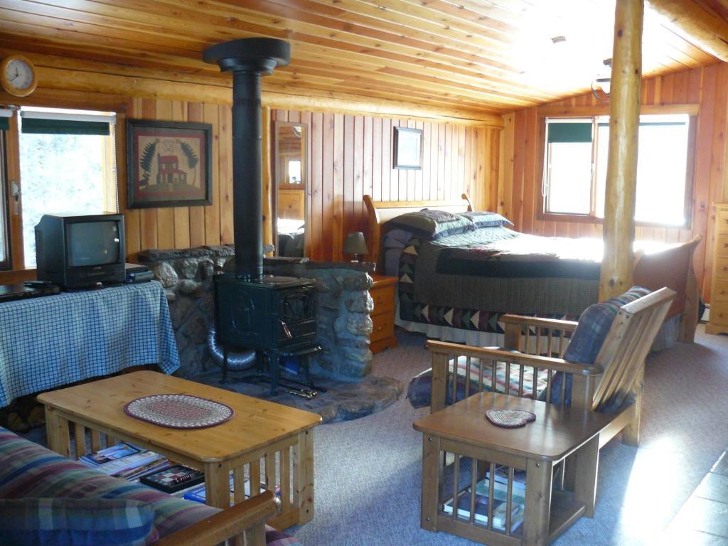 Hitching Post Resort Kelowna Chambre photo