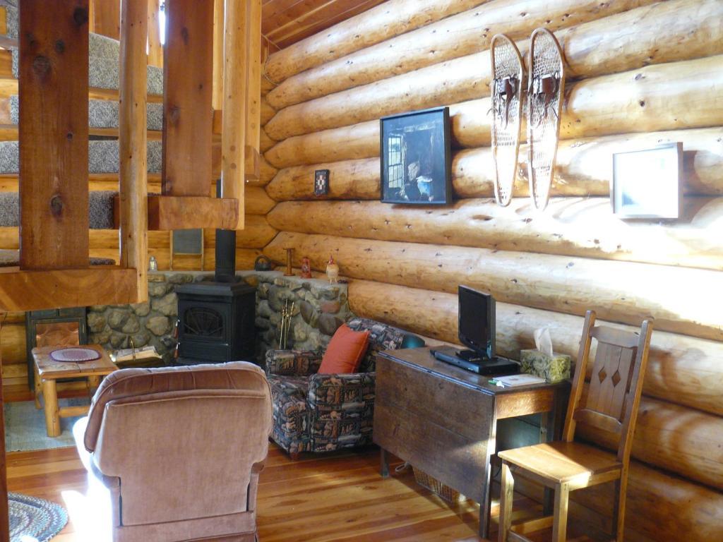 Hitching Post Resort Kelowna Chambre photo