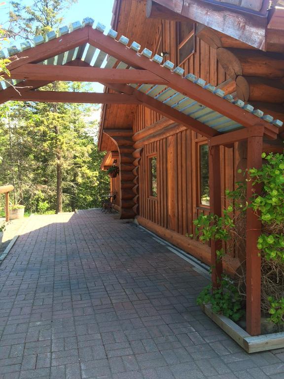 Hitching Post Resort Kelowna Extérieur photo