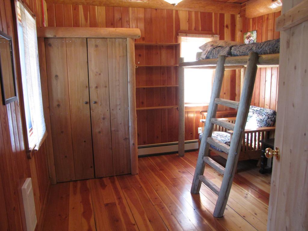 Hitching Post Resort Kelowna Extérieur photo