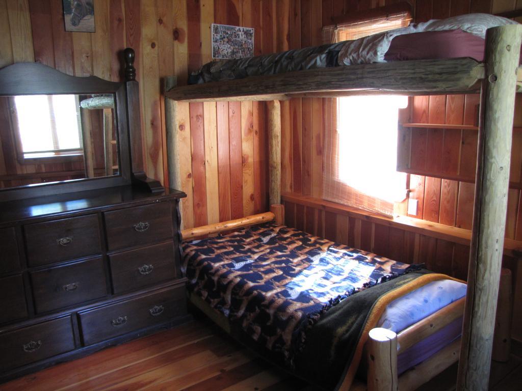 Hitching Post Resort Kelowna Extérieur photo