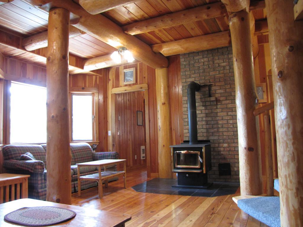 Hitching Post Resort Kelowna Extérieur photo