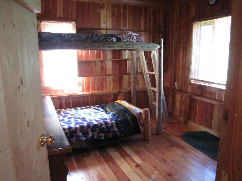 Hitching Post Resort Kelowna Extérieur photo