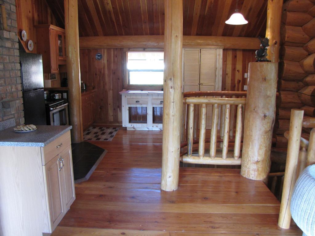 Hitching Post Resort Kelowna Extérieur photo