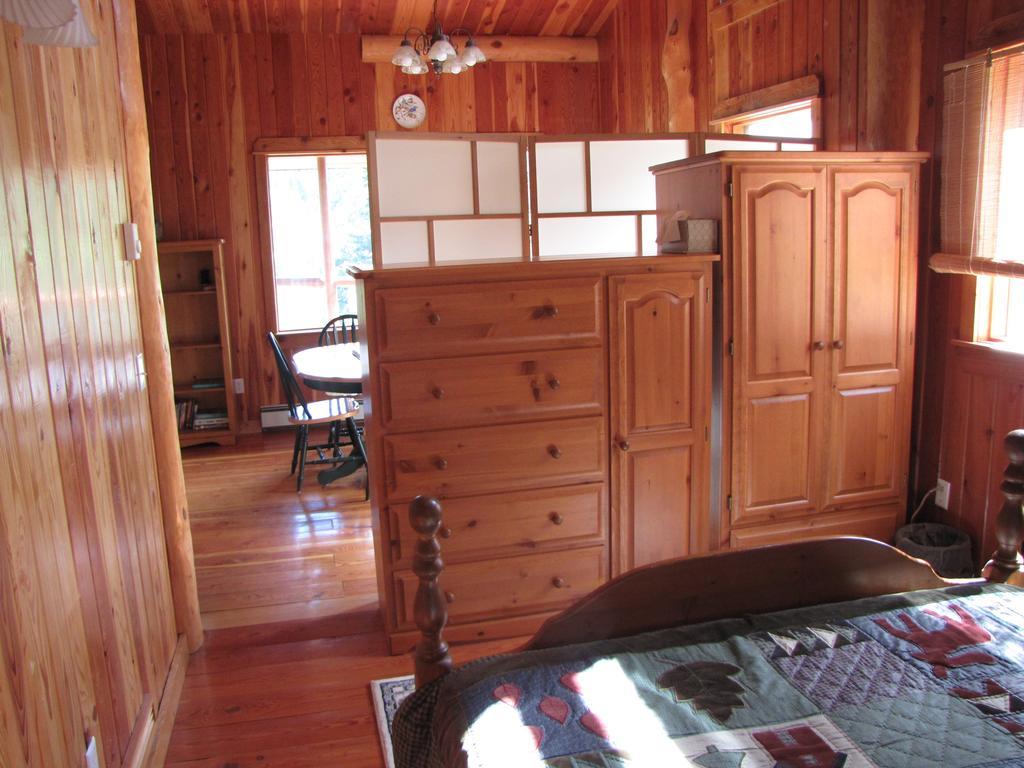 Hitching Post Resort Kelowna Extérieur photo