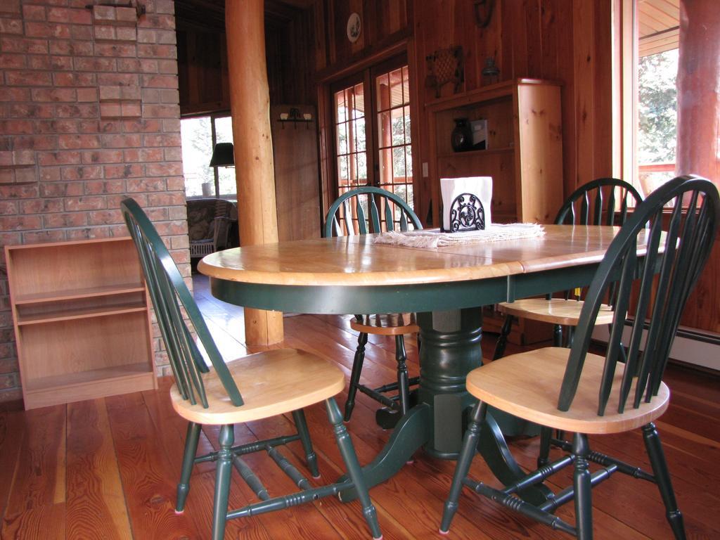 Hitching Post Resort Kelowna Extérieur photo