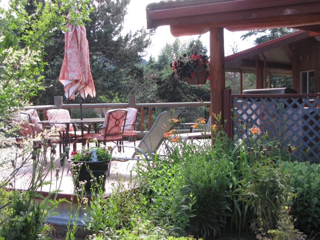 Hitching Post Resort Kelowna Extérieur photo