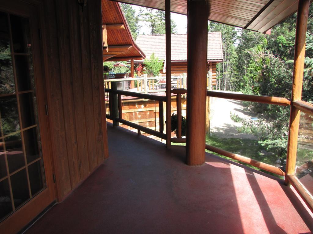 Hitching Post Resort Kelowna Extérieur photo