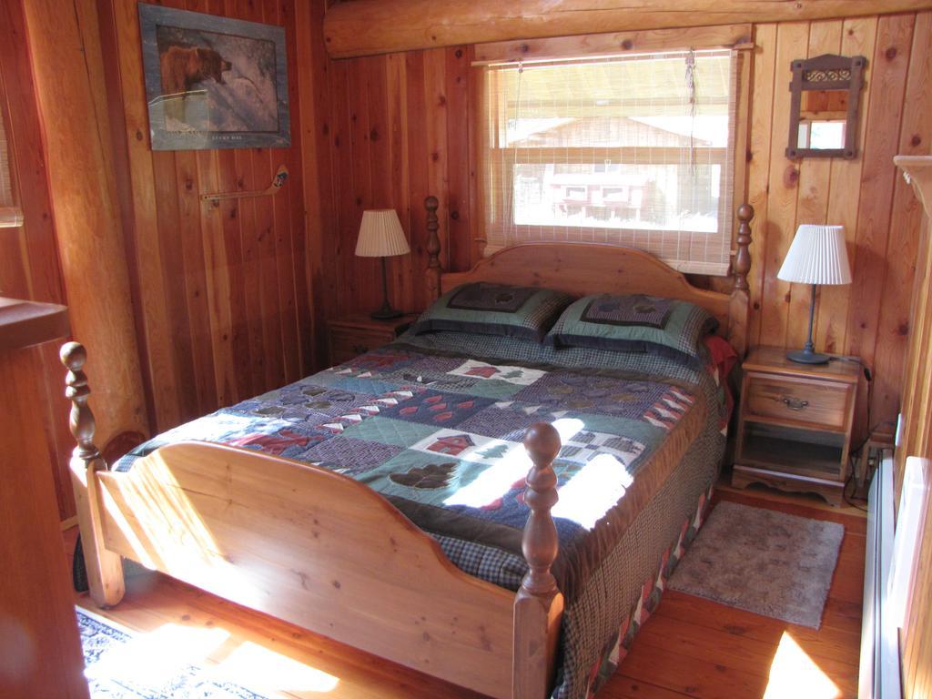 Hitching Post Resort Kelowna Extérieur photo